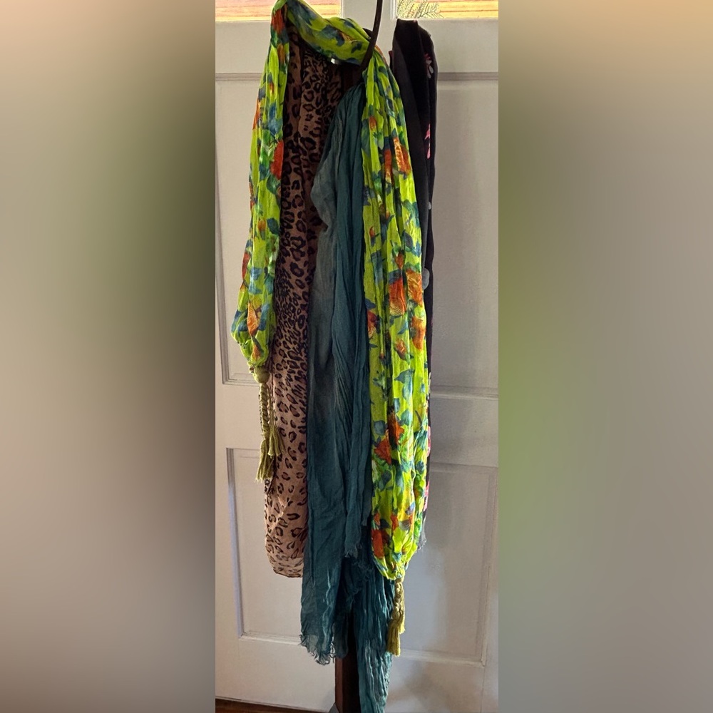 Bundle of 4 scarves